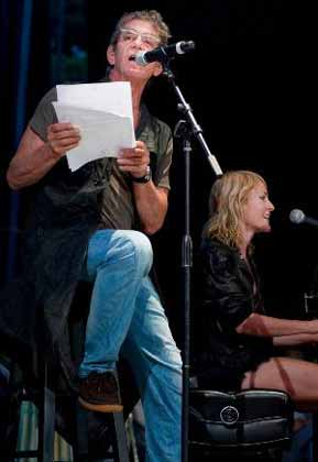 Illustration for article titled Swan Song: A Look at Lou Reed's Final Duet Session & Live Appearance